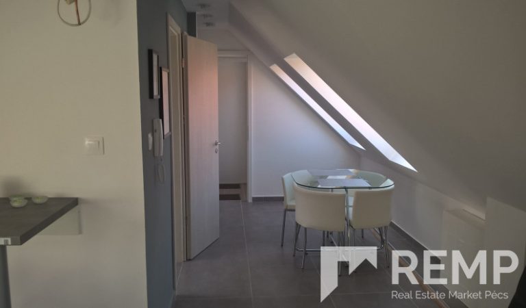 Pécsett, Egyetemváros szívében, újszerű tégla lakás eladó! – 1. property photo