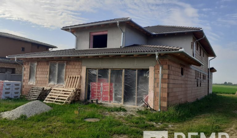 Mohács lakóparkban félkész családi ház – 3. property photo