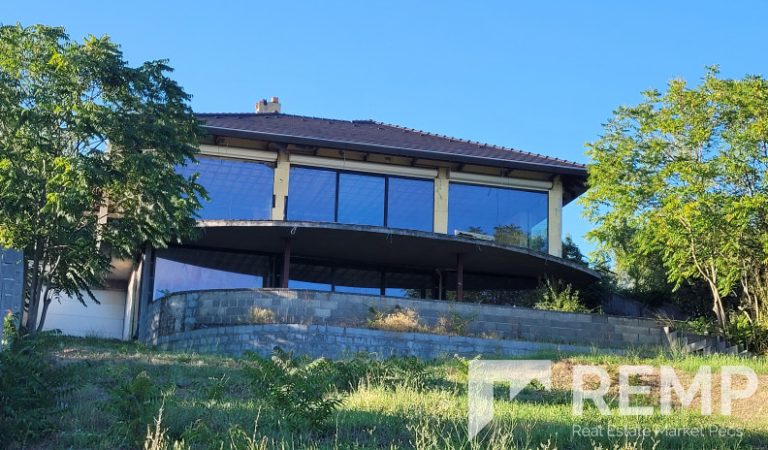 Jakabhegyi luxus ingatlan eladó – 1. ingatlanfotó