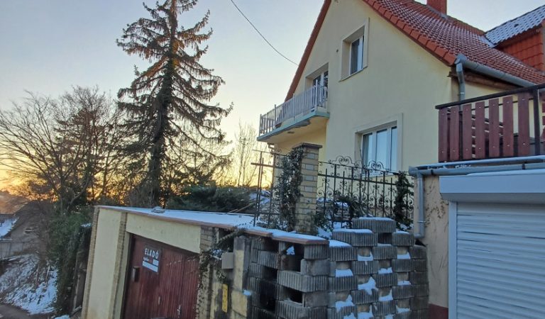 Eladó Pécs Nagydeindol -köz dűlőben egy 180nm-es 2 szintes családi ház – 1. ingatlanfotó