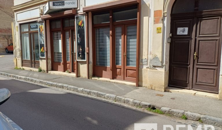 Eladó Pécs Belvárosában egy több lehetőséget is magában rejtő felújítandó ingatlan. – 1. ingatlanfotó