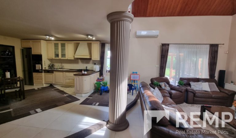 Régi kertvárosban családi ház – 1. property photo