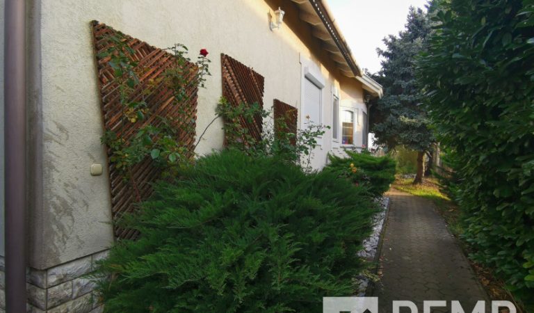 Eladó családi ház Pécs egyetemvárosban – 1. ingatlanfotó