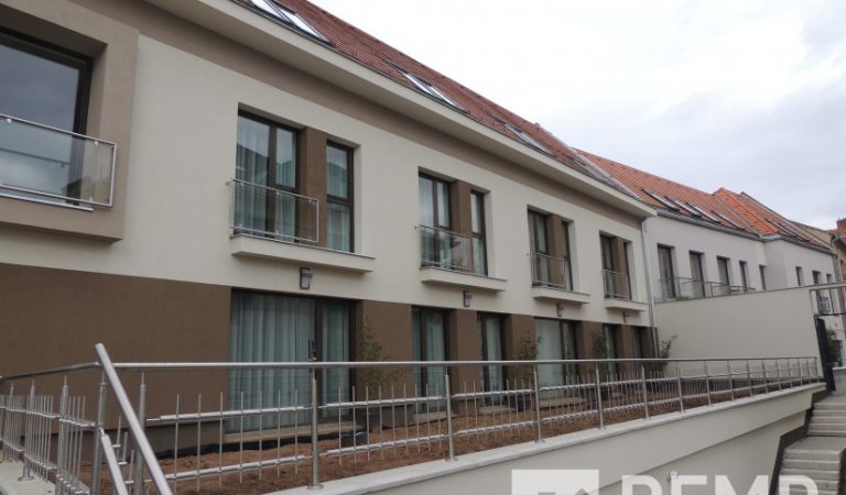 Pécs Belvárosában Luxus lakás kiadó – ingatlanfotó