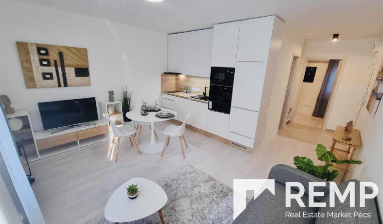 Egyetemvárosban újszerű kétszobás lakás zárt gépkocsibeállóval kiadó! – 2. property photo