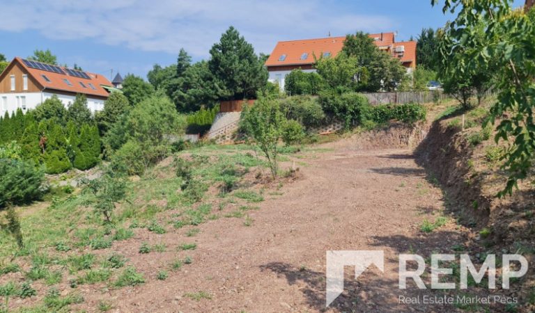 Panorámás építési telek eladó Pécsen – saját magánúttal – 3. property photo