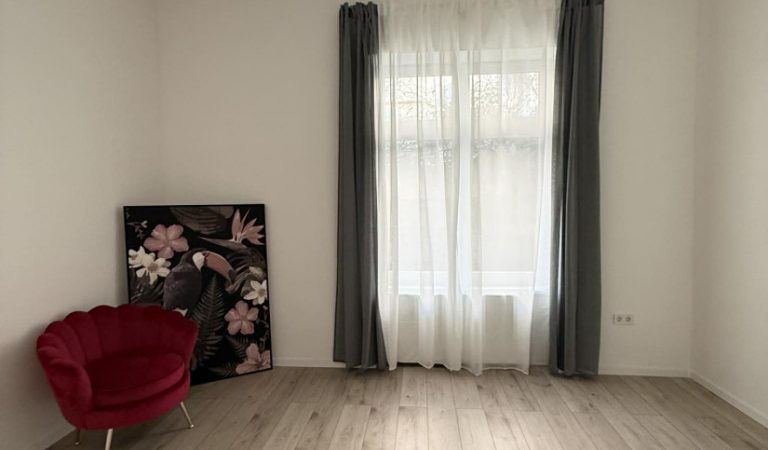 Patinás, exkluzívan felújított nagypolgári lakás intim kertkapcsolattal Pécs történelmi belvárosának szívében! – 1. property photo