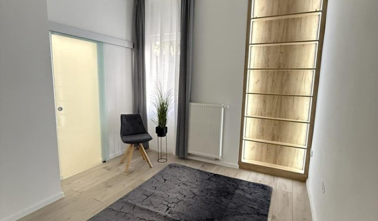 Patinás, exkluzívan felújított nagypolgári lakás intim kertkapcsolattal Pécs történelmi belvárosának szívében! – 3. property photo