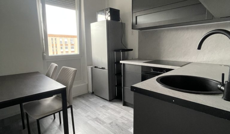 Pécs kertvárosában igényesen felújított, erkélyes garzon kiadó – 1. property photo