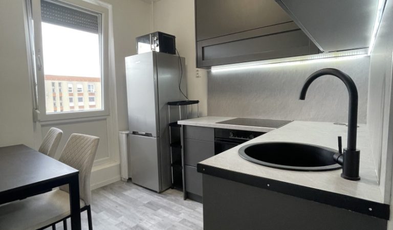 Pécs kertvárosában igényesen felújított, erkélyes garzon kiadó – 3. property photo