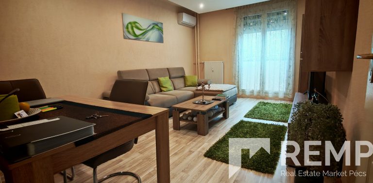 Athinay úton kiadó – 1. property photo