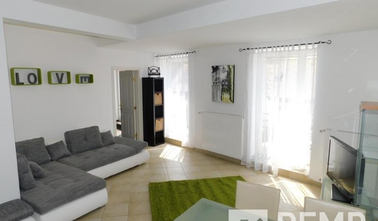 Kiadó belvárosi 2 hálós, medencés lakás – 1. property photo