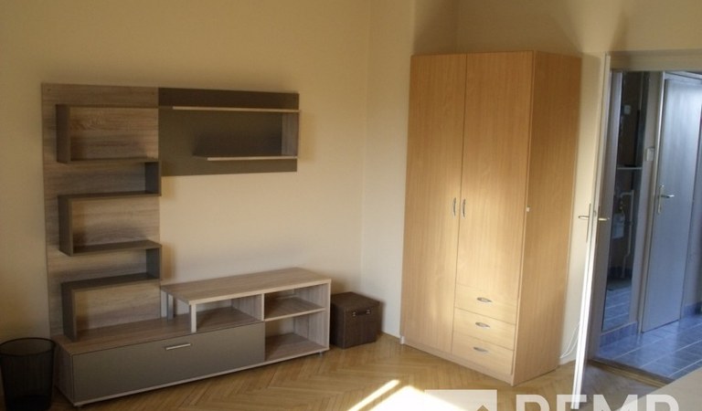 Kiadó belvárosi garzonlakás – 3. property photo