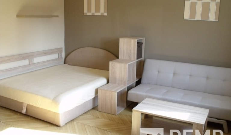 Kiadó belvárosi garzonlakás – 1. property photo
