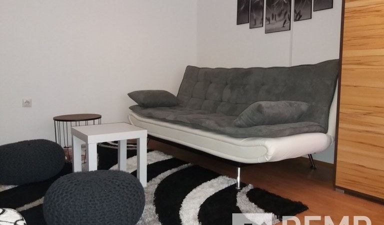 Egyetemvárosban felújított, 2,5 szobás panel lakás kiadó – 1. ingatlanfotó