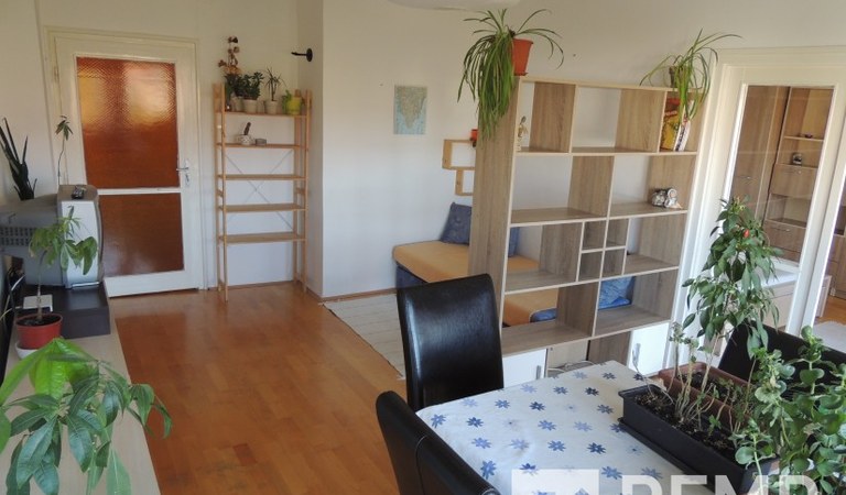 Uránvárosban, részben felújított, 4. emeleti tégla lakás kiadó – 2. ingatlanfotó