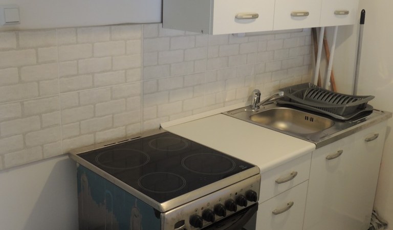 Egyetemvárosban felújított, 1,5 szobás panel lakás kiadó – 2. ingatlanfotó