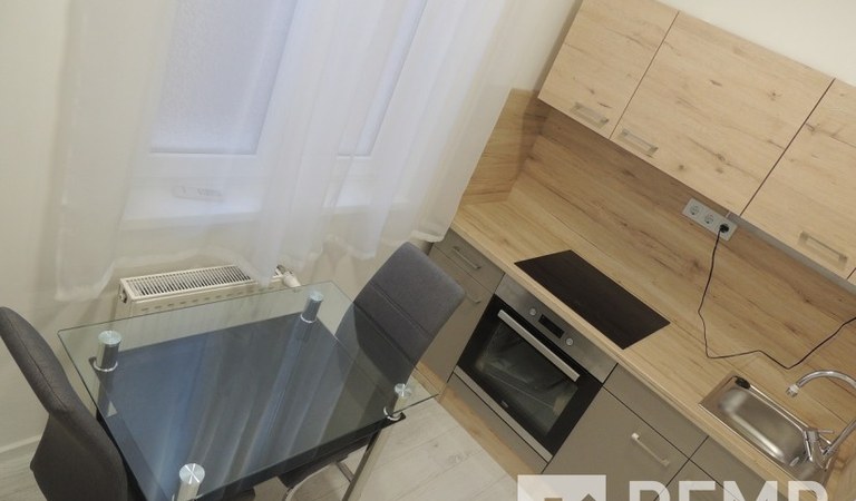Egyetemvárosban teljesen felújított, bútorozott, gépesített, klímás stúdió lakás kiadó! – 3. ingatlanfotó
