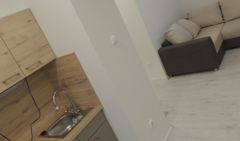Egyetemvárosban teljesen felújított, bútorozott, gépesített, klímás stúdió lakás kiadó! – 1. ingatlanfotó