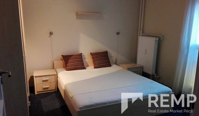 Kiadó 1,5 szobás felújított belvárosi lakás – 1. property photo