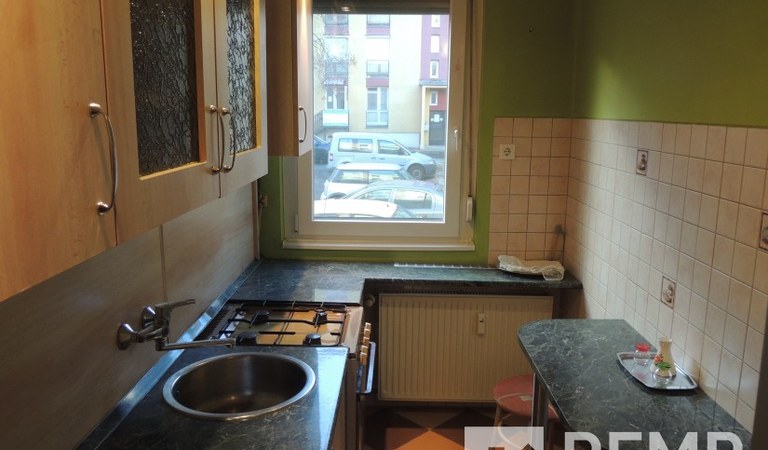 Uránvárosban 2 szobás, földszinti lakás eladó – 1. ingatlanfotó