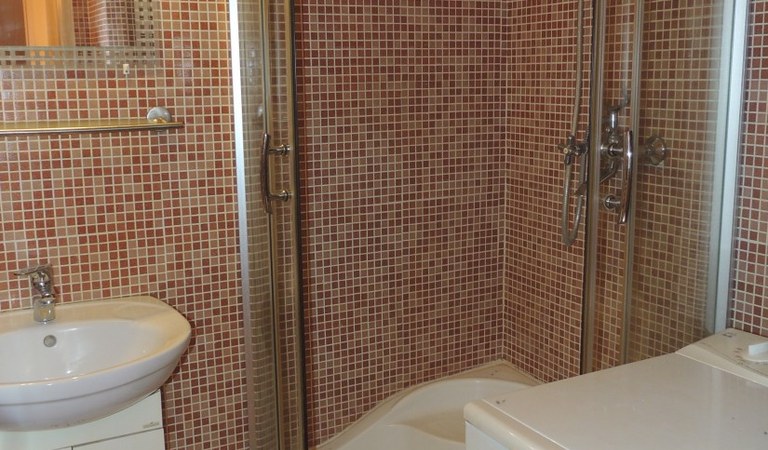 Uránvárosban 2 szobás, földszinti lakás eladó – 3. ingatlanfotó