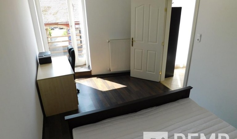 Egyetemvárosban újszerű, medencés, nappali+2 hálószobás lakás eladó! – 2. ingatlanfotó