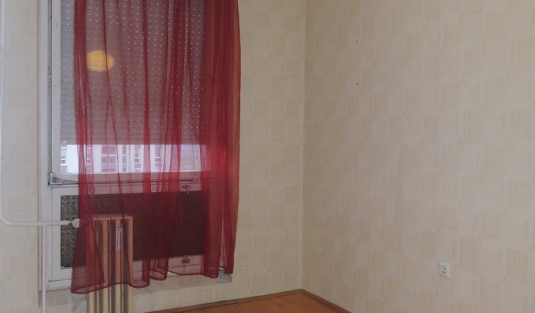 Ritkaság! Kertvárosban az Aidinger J. úton 42m2-es !ERKÉLYES! 1,5 szobás lakás eladó! – 2. ingatlanfotó