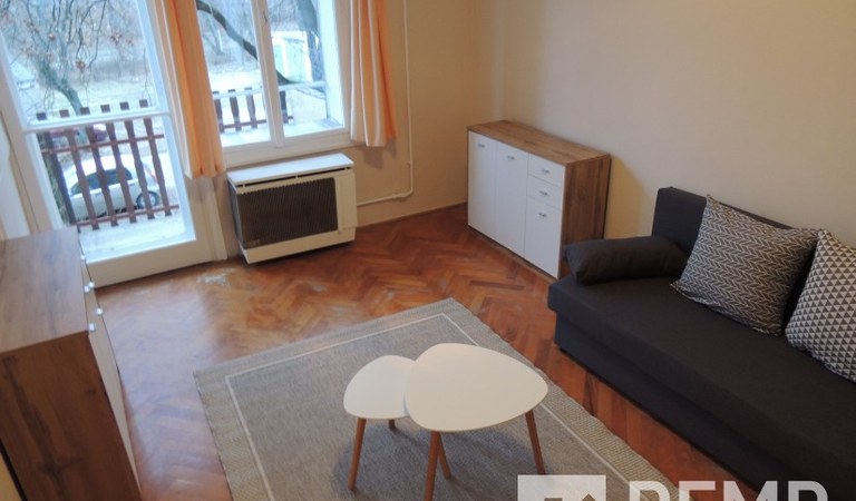 Pécs Uránvárosban 1.5 szobás , tégla , első emeleti lakás kiadó! – 1. ingatlanfotó