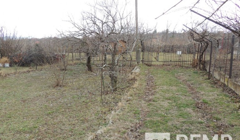 Kővágószőlősön eladásra kínálunk egy 1456m2-es területen lévő zárt kerti ingatlant, amin található egy kb.30m2-es hétvégi ház. – 2. ingatlanfotó