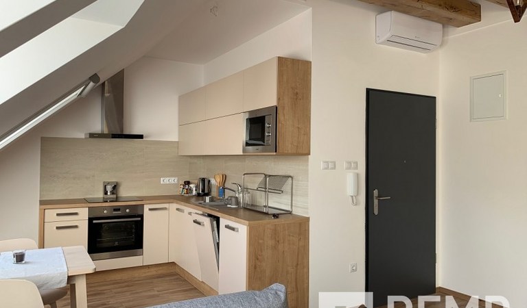 Egyetemvárosban új építésű exkluzív design lakás, erkéllyel, teljes berendezéssel és zárt udvari parkolóval eladó! – 3. ingatlanfotó