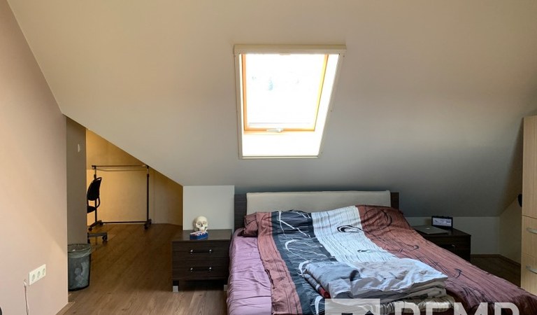 Egyetemvárosban egyedi kialakítású, minden igényt kielégítő nappali+2 szobás, erkélyes, klímás lakás zárt udvari beállóval együtt eladó! – 2. ingatlanfotó