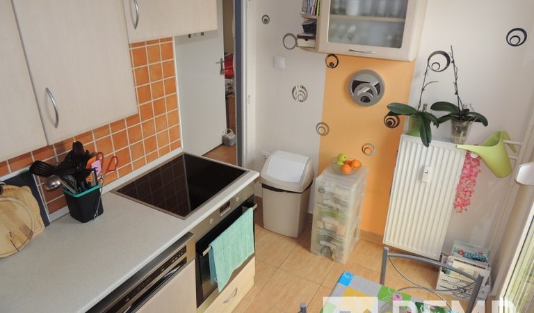 Egyetemvárosban az Orvosi kartól 100 méterre, teljesen felújított, panorámás, klimatizált 2 szobás lakás, teljes berendezéssel együtt eladó! – 1. ingatlanfotó