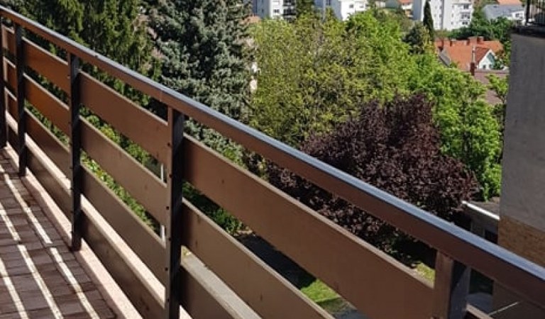 Pécsett a Mecsek oldalon, egy gyönyörű örök panorámás, hatalmas teraszos, 65 nm-es tégla lakás eladó! – 1. ingatlanfotó