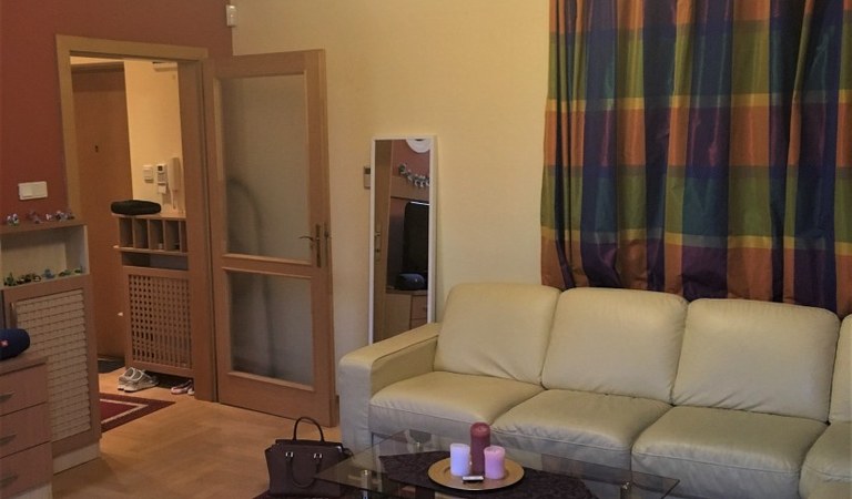 Kiadó a történelmi belvárosban egy első emeleti 2 szobás lakás! – 3. ingatlanfotó