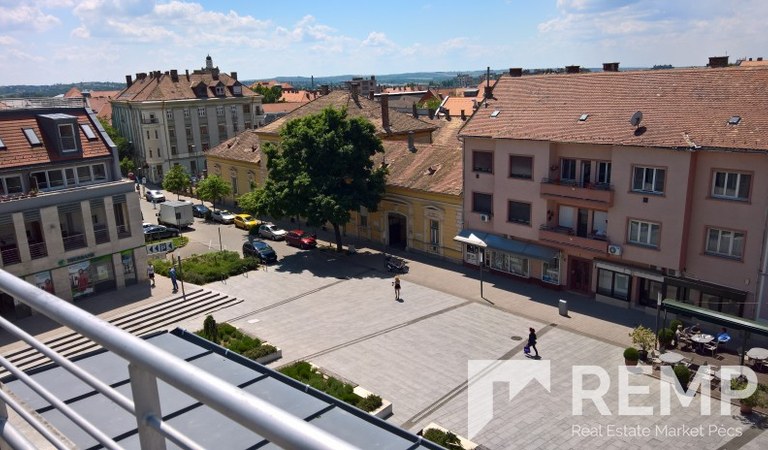 Kiadó a Királyházban egy 4 szobás tégla lakás! – 1. ingatlanfotó