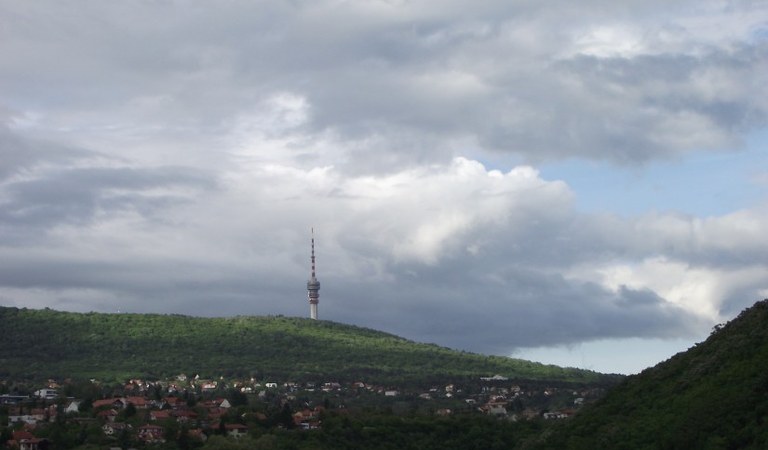Pécsett, az ürögi városrészben, egy gyönyörű örök panorámás építési telek, házzal eladó! – 1. ingatlanfotó