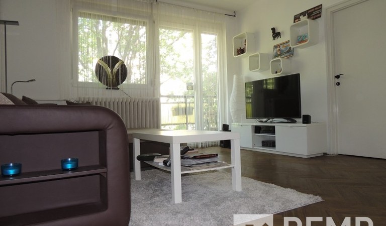 Pécsett , Egyetemváros szívében , egy 52 nm2-es, erkélyes, felújított lakás eladó – 1. property photo