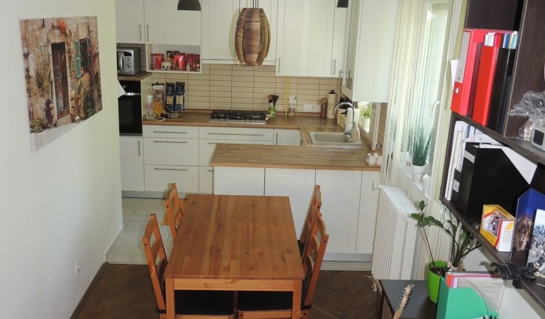 Pécsett , Egyetemváros szívében , egy 52 nm2-es, erkélyes, felújított lakás eladó – 2. property photo
