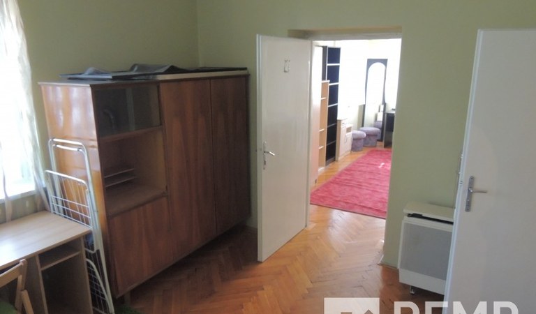Belvárosban, dupla erkélyes, 2 szobás lakás eladó – 3. ingatlanfotó