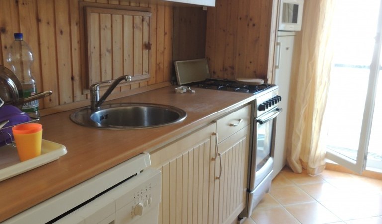 2 bedrooms apartment for rent on Építők Street – 2. property photo