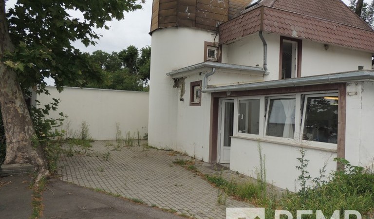 Pécsett a Szigeti úton 3 szintes üzlethelyiség eladó! – 3. ingatlanfotó