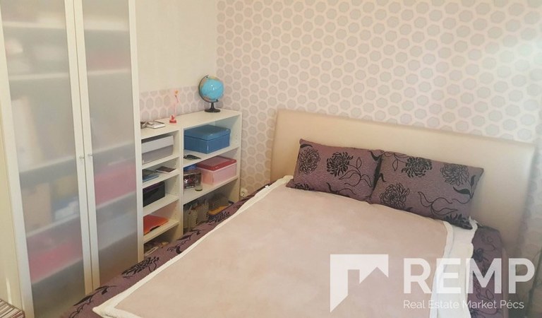 Mecsek oldalon eladó, egy örök panorámás medencés lakás! – 3. ingatlanfotó