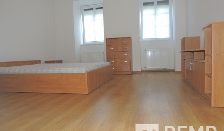 Pécsett a Mecsek oldal és Belváros határán kertes felújított társas házi lakás eladó! – 2. ingatlanfotó