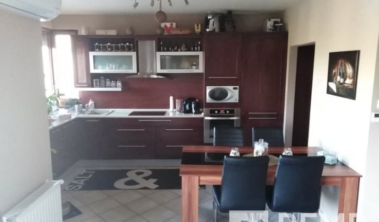 Pécsett, egy újszerű, második emeleti, 56 nm-es, gyönyörű panorámás, erkélyes lakás eladó! – 2. ingatlanfotó