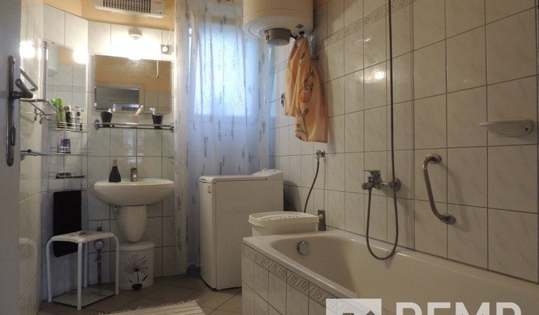 Pécs Belvárosában 3 szobás, polgári stílusú, napfényes, jó állapotú lakás eladó! – 2. ingatlanfotó