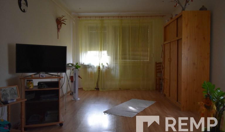 Kertváros frekventált részén, 53 nm-es, panellakás eladó! – 1. ingatlanfotó