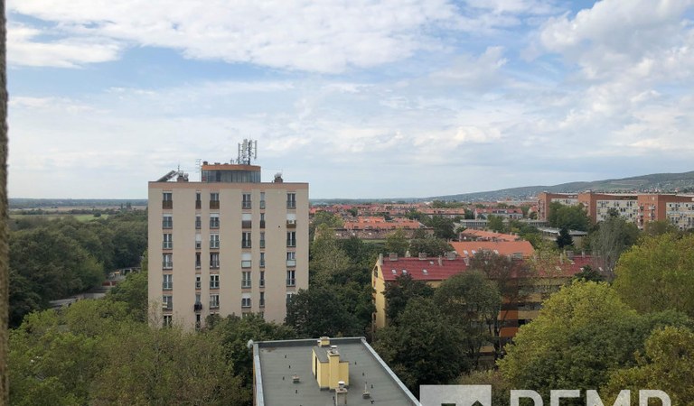 Uránvárosban, 10. emeleti, panorámás, jó állapotú lakás eladó – 3. ingatlanfotó