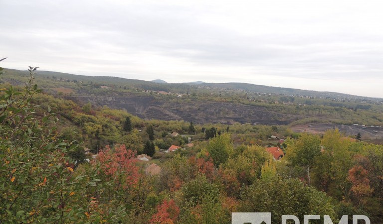 Gyükési városrészen, 135 nm-es újszerű, háromszintes, gyönyörű panorámás családi ház eladó! – 1. ingatlanfotó