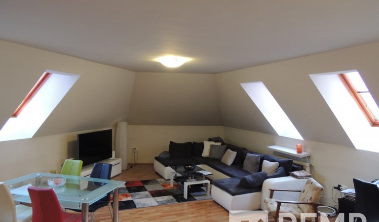 Belvárosban, újszerű, 100 m2-es, belső két szintes tégla lakás eladó! – 1. ingatlanfotó